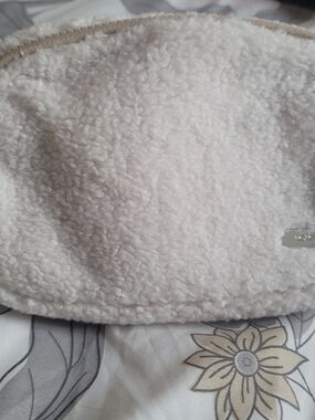 Lole Sherpa Belt Bag in Beige and Cream